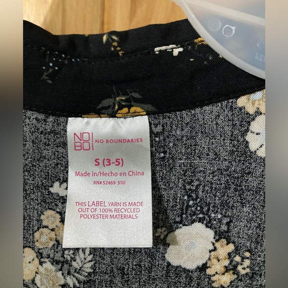 NWT - No Boundaries juniors size S (3-5) button-down, tie-front blouse - Picture 2 of 7